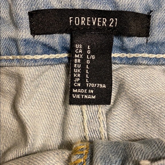 Forever 21 distressed denim shorts NWT - Picture 5 of 6